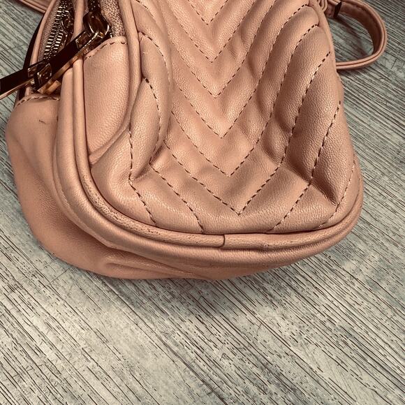 Pink mini purse with gold zipper and accents. - Picture 3 of 13